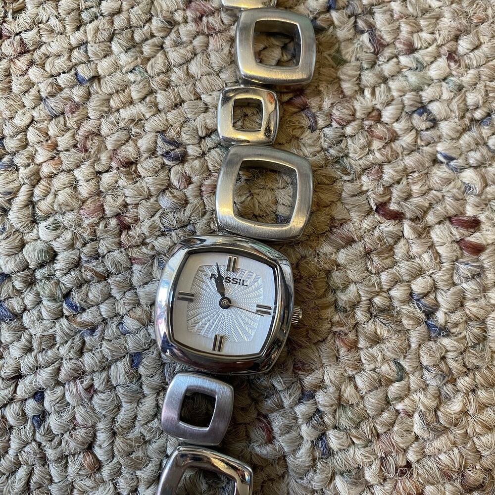 Vintage Fossil ES Women Wrist Watch SilverTone Stainless Steel 6” Bracelet 11109 - Picture 4 of 7